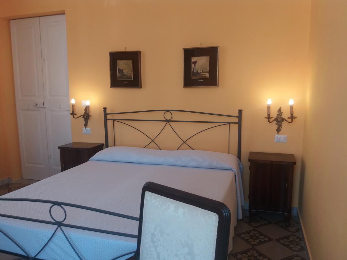 Antico Palazzo Spinola Bed & Breakfast 3*