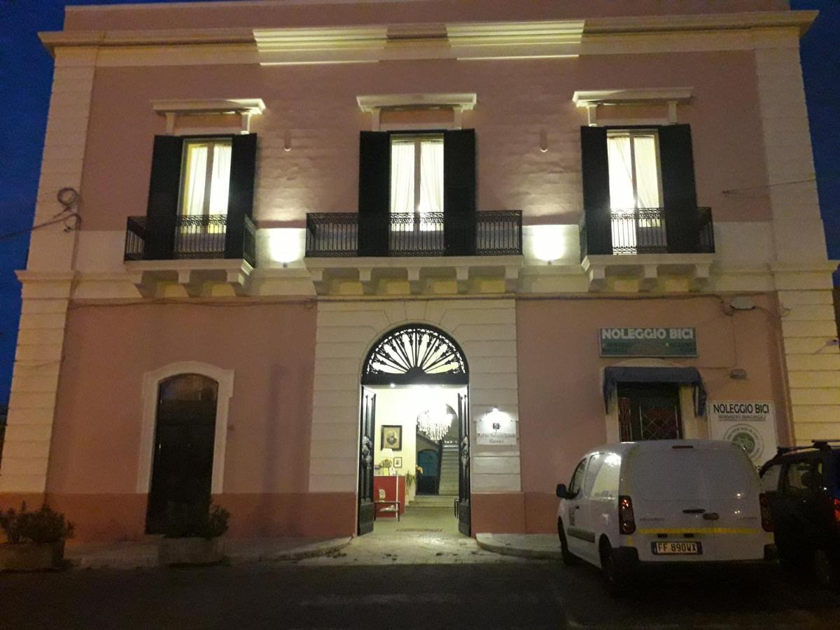 Antico Palazzo Spinola Bed & Breakfast 3*